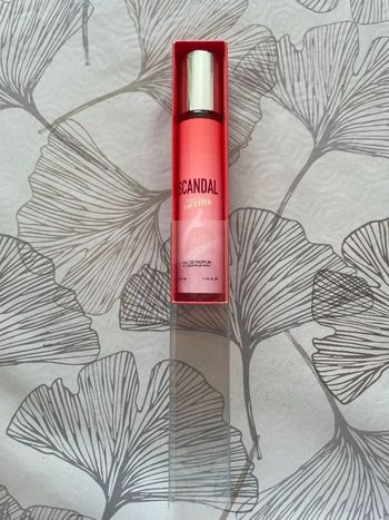 Parfum de sac scandale
