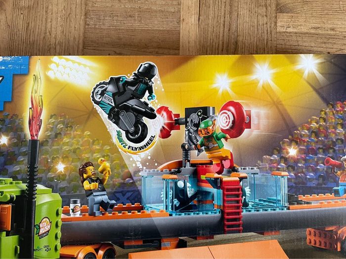 Boîte lego City 60294 Le camion de spectacle des Cascadeurs Neuve - photo numéro 11