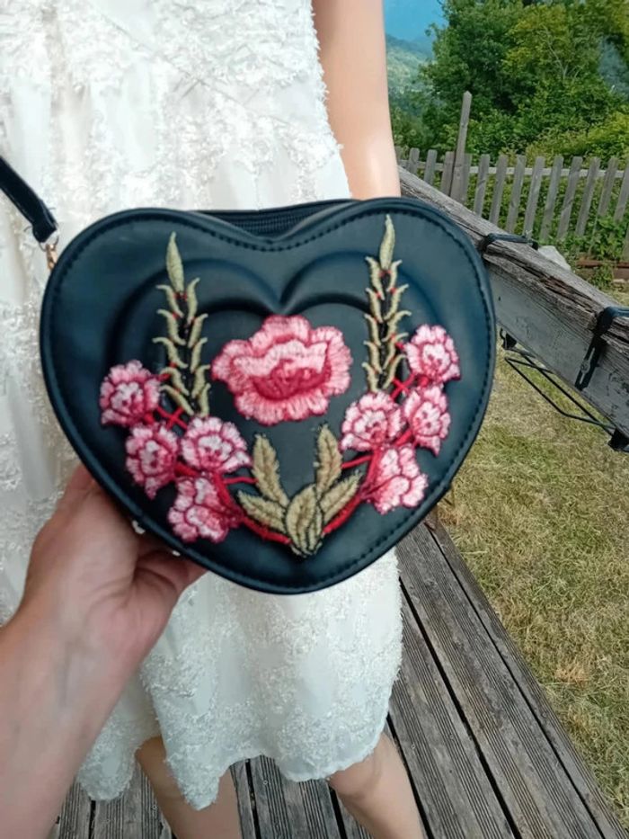 Sac à bandoulière cœur roses brodées - photo numéro 2