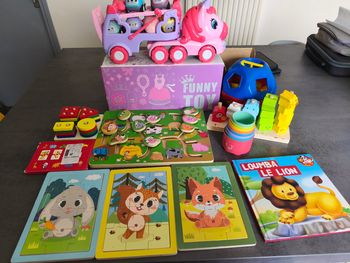 Lot  jouets bébé éveil 