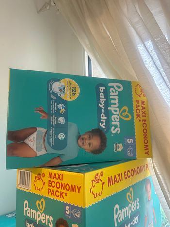 Carton couches Pampers taille 5