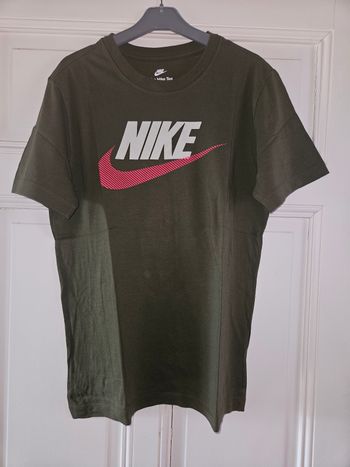 T-shirt nike