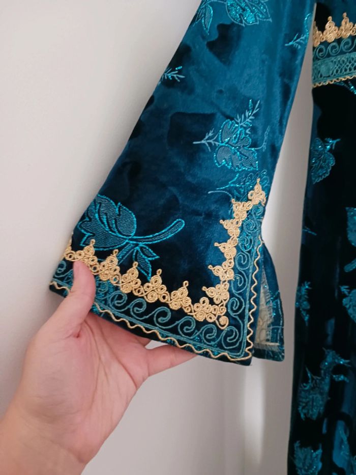 Robe velours  marocaine Taille 40 - photo numéro 2