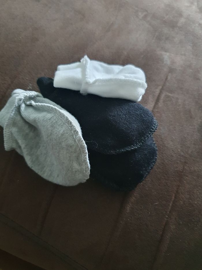 Vetement bebe naissance et 1 mois - photo numéro 3