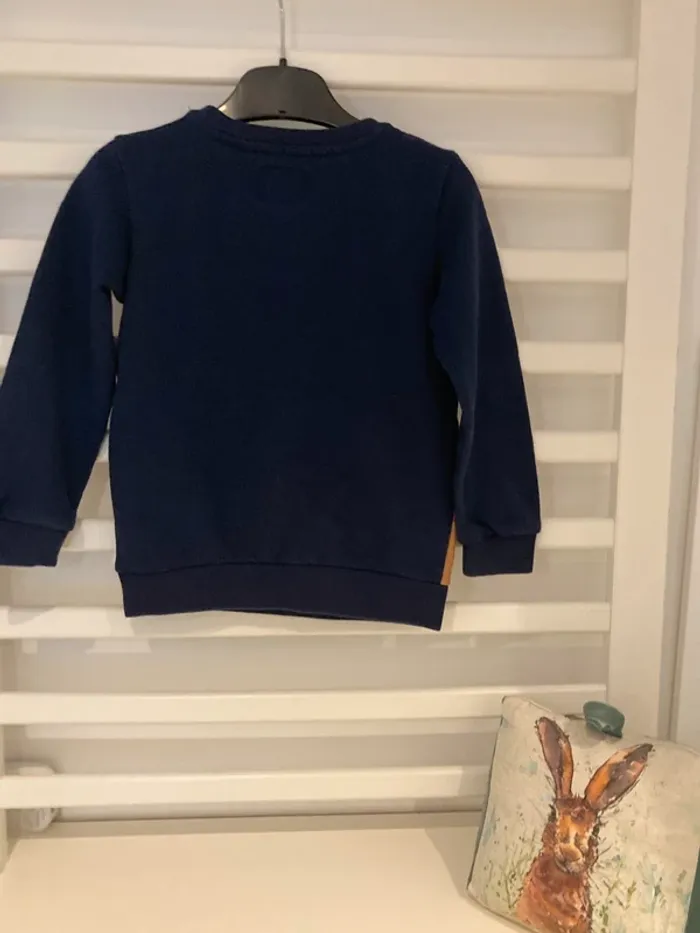5/6 ans - Pull sweat bleu marine sur le thème de noël motif état neuf - photo numéro 4