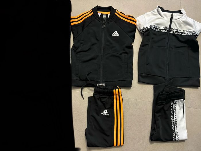 2 joggings adidas 12/18 mois