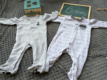 Lot de deux superbes pyjamas mixte pour bébé , taille 6mois