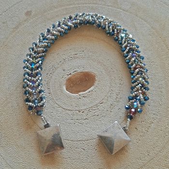 Bracelet perles bleu et argent motif chevrons