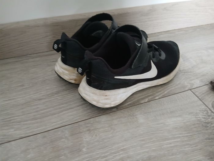 Chaussures Nike de sport - photo numéro 2