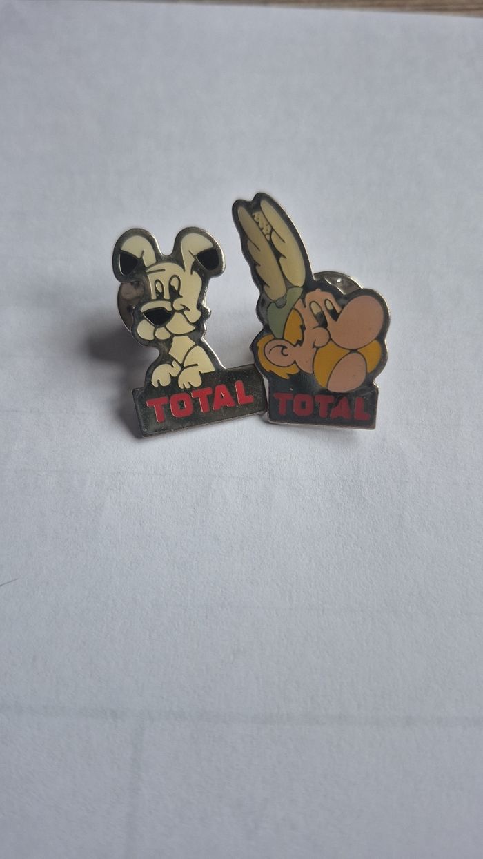 Lot 2 Pin's Vintage - Total : Idéfix & Astérix