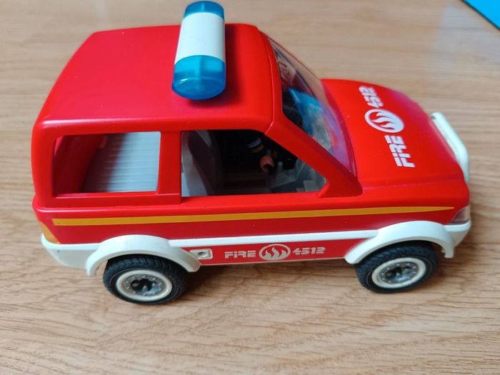 Voiture d'intervention du chef des pompiers Playmobil - photo numéro 4