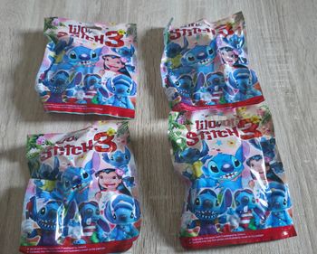 Lot de 4 figurines mystères Lilo et stitch série 3  neuf