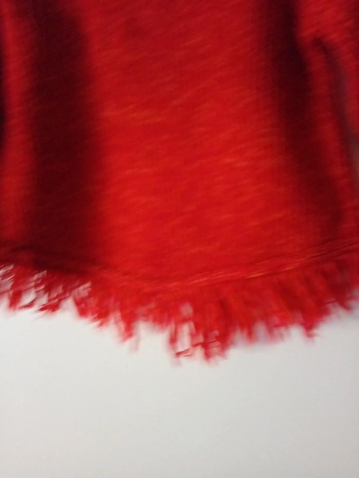 Joli pull rouge orangé. 2 ans - photo numéro 9