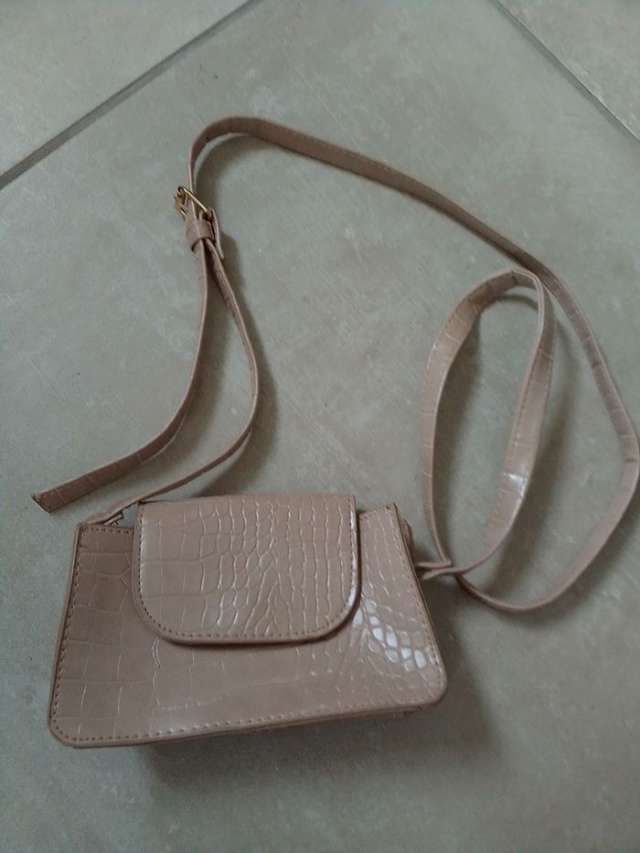 Sac beige type croco de Primark en 18x12