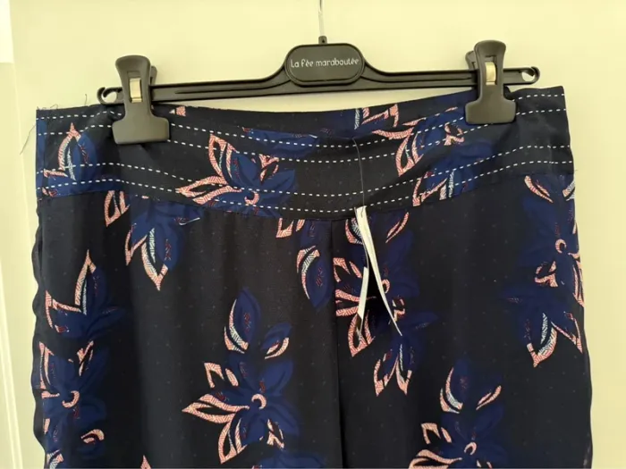 Superbe pantalon fluide fleuri jambes larges neuf avec étiquette Miss Captain Trend 🌸 42 - photo numéro 7