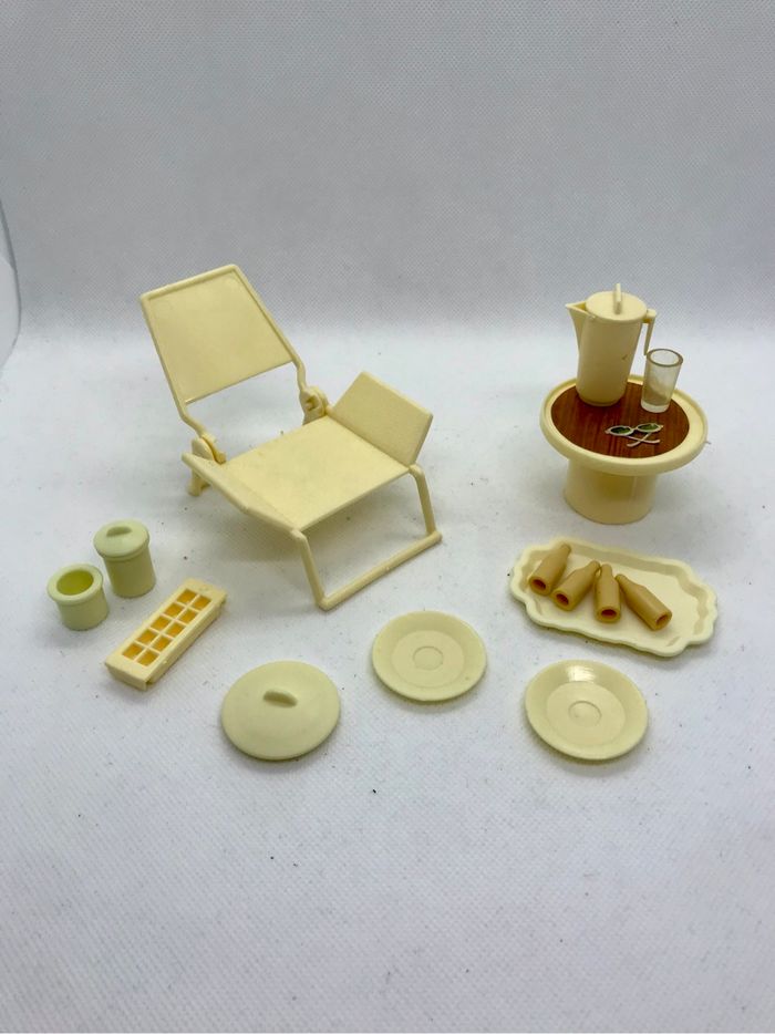 Lot accessoires table chaise plage vintage 1977 Barbie Mattel camping-car table vaisselle transat