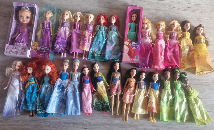 Divers princesses disney barbies