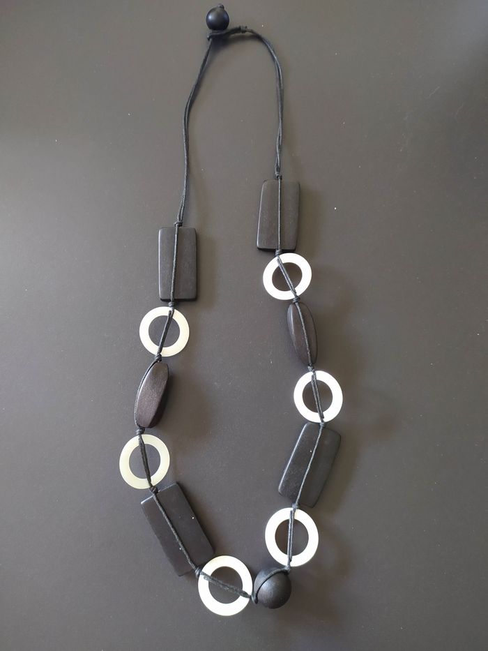Collier sautoir noir et blanc nacré - photo numéro 2