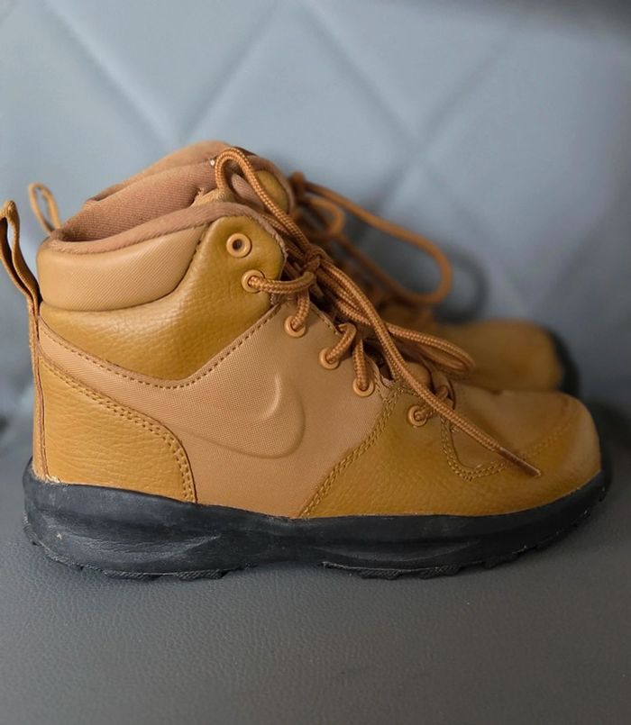 Chaussure montante T.33 - photo numéro 2