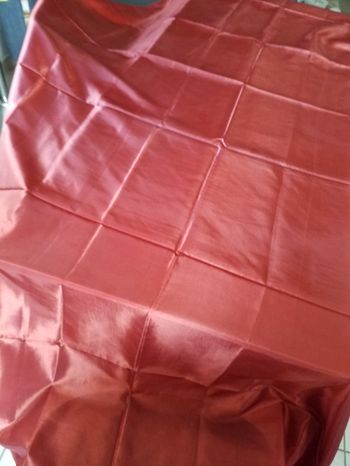Grande nappe  rouge satinée  neuve