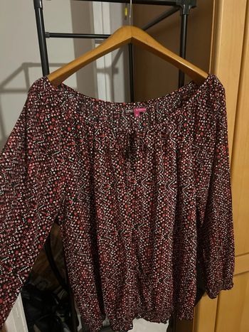 Blouse noir et rose