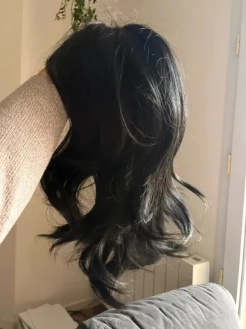 Perruque brune wig coupe vintage cheveux mi long effet vrais cheveux naturels