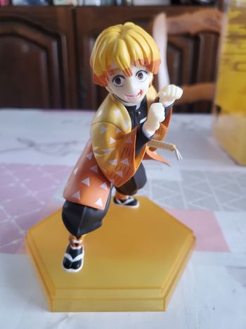 Figurine demon slayer zenitsu