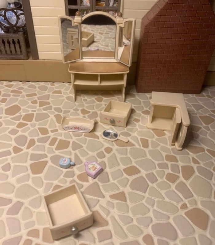 Coiffeuse sister’s  bedroom vintage sylvanian families - photo numéro 2