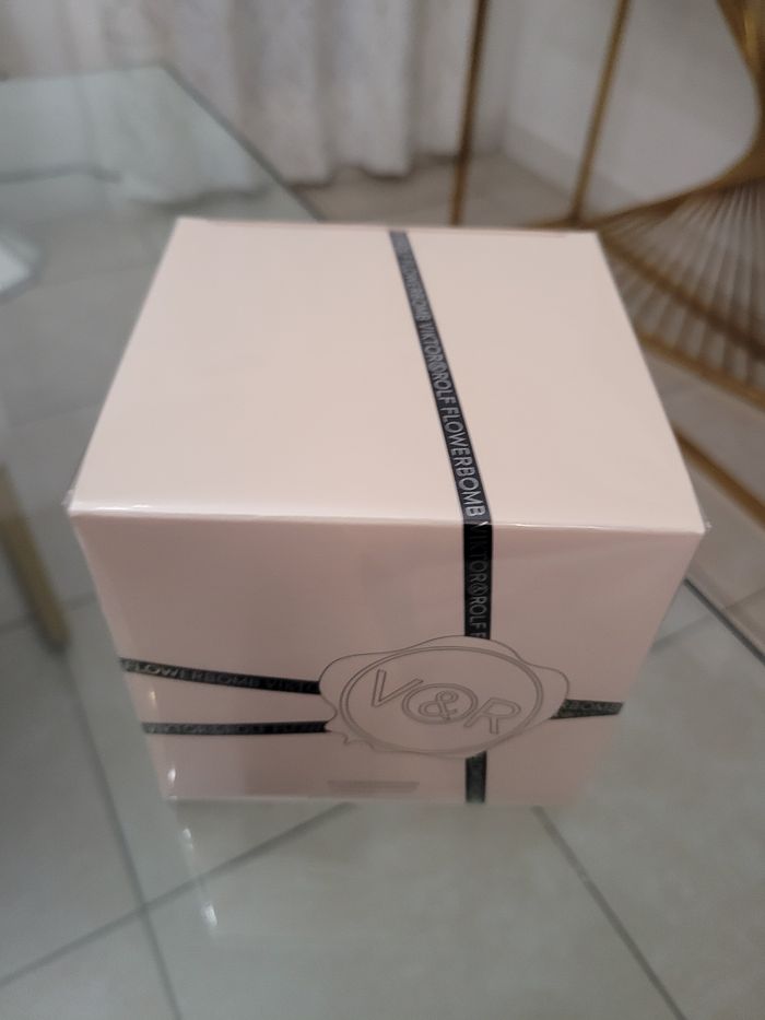 Parfum Flowerbomb - photo numéro 4