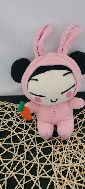 peluche avec costume de lapin Pucca