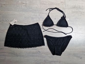 Superbe ensemble noir neuf jupe avec bikini 2 pièces Etam 34