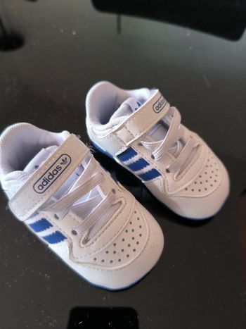 Basket ADIDAS taille 17