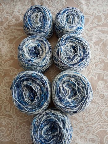 Lot de 7 Pelotes Fantaisies Tons Bleus et Blancs (500g)