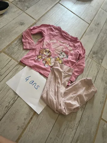 Très joli pyjama léger fille 4 ans