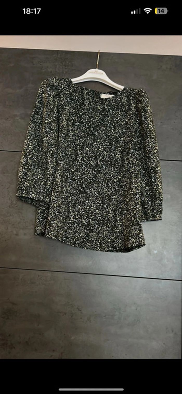 Blouse noir à fleurs