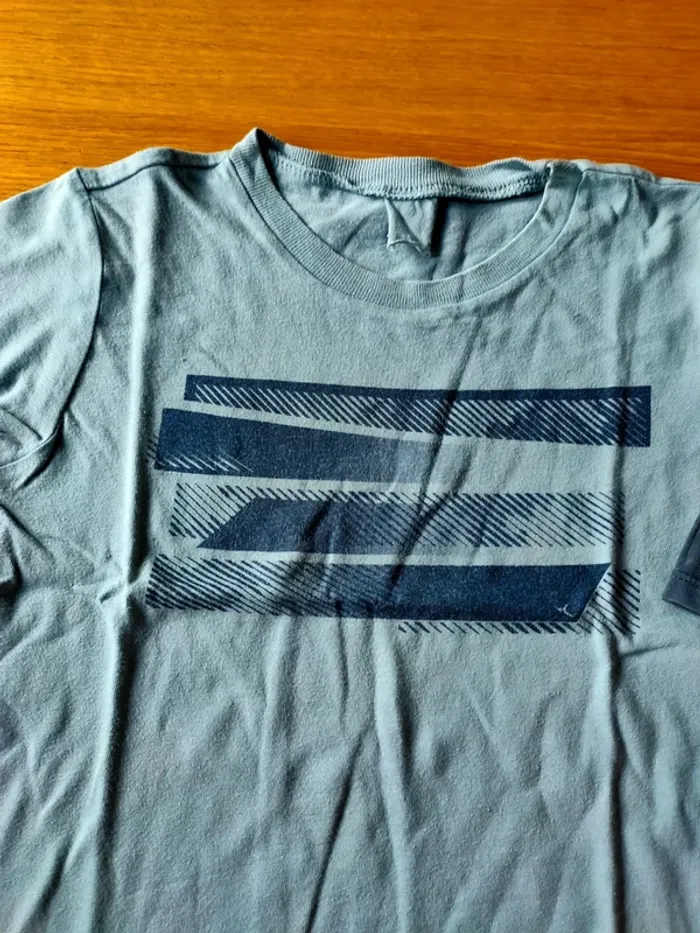 2 tee-shirts 6 ans - photo numéro 3