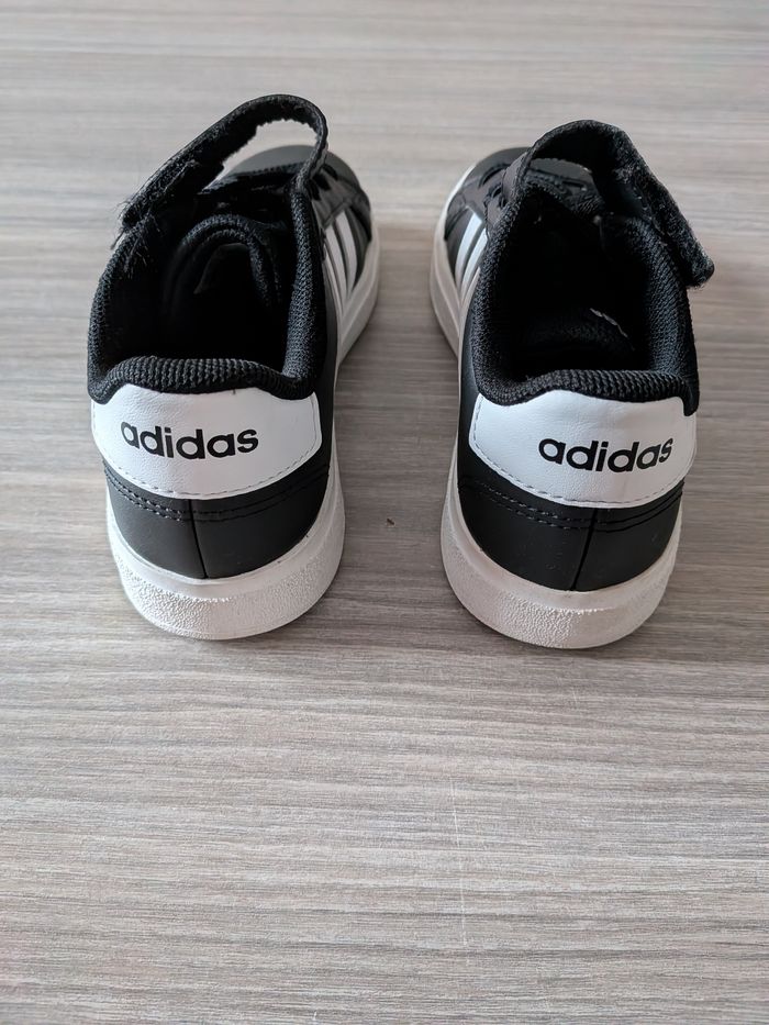 Baskets adidas enfant taille 30 mixte a scratch - photo numéro 3