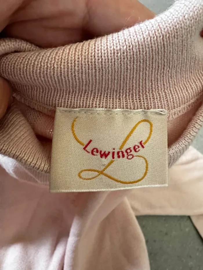 Haut rose Lewinger, taille XS, bon état mais il ya des petites traces - photo numéro 3