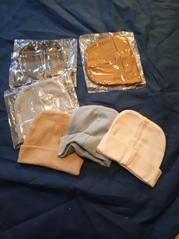 Bonnet bebe neuf  lot