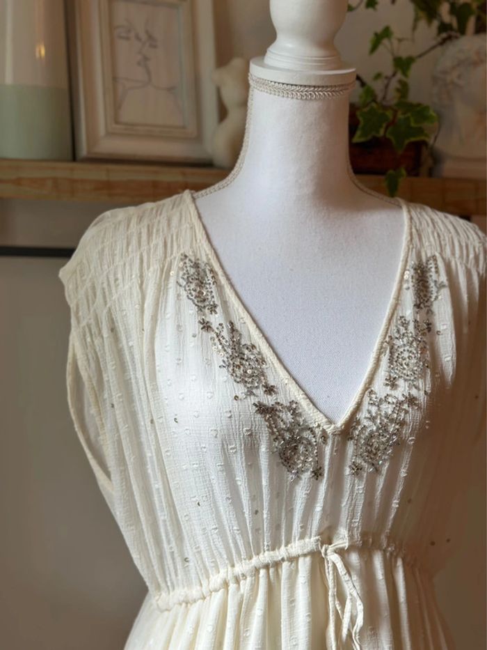 Robe d’été plumetis blanc crème détails sequins Zara taille M - photo numéro 3