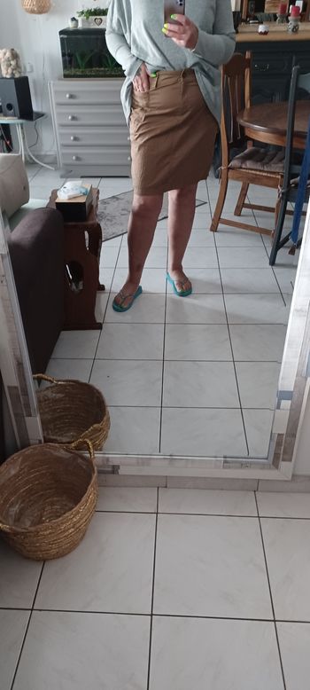 Très jolie jupe femme T 46