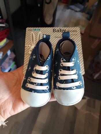 Chaussures bébé neuve 18-19