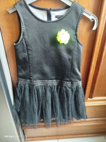 #kytie8ansfille. Robe sans manche taille 8 ans