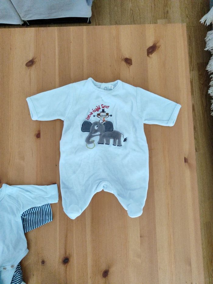 Lot bodies et pyjama Kiabi - photo numéro 5