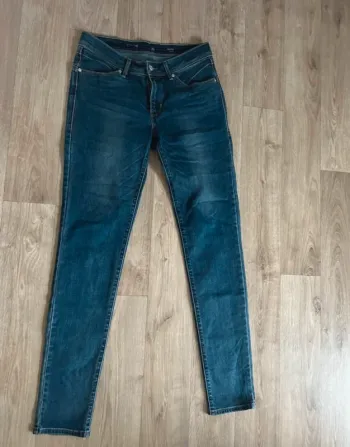 Levi’s jeans mid rise skinny bleu Taille US W.28, L.32/ FR 38.