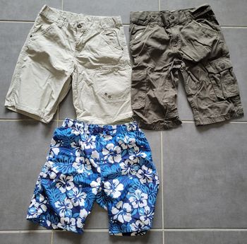 Lot de 2 shorts et 1 short de bain 12 ans très bon état
