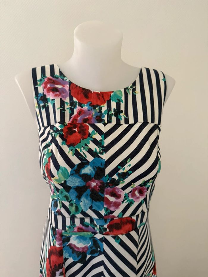Robe mi-longue en très bon état bleu à fleur taille 40 bleu d’azur - photo numéro 3