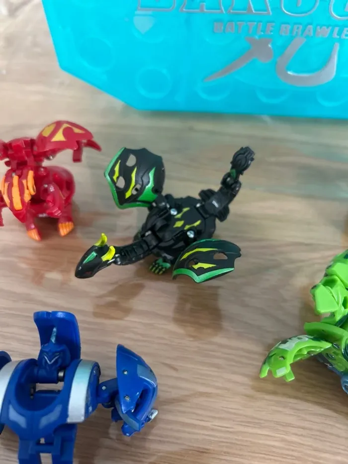 Lot de 10 bakugan + valise + 26 cartes - photo numéro 5