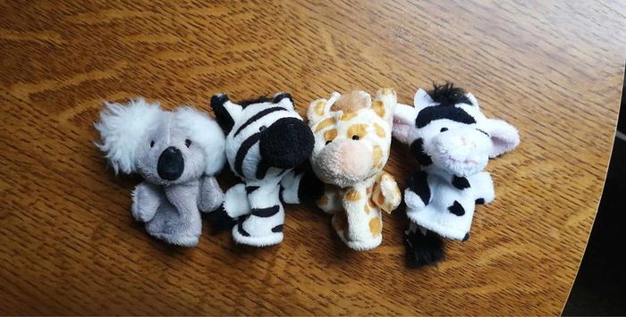 Lot de 4 marionnettes à doigts