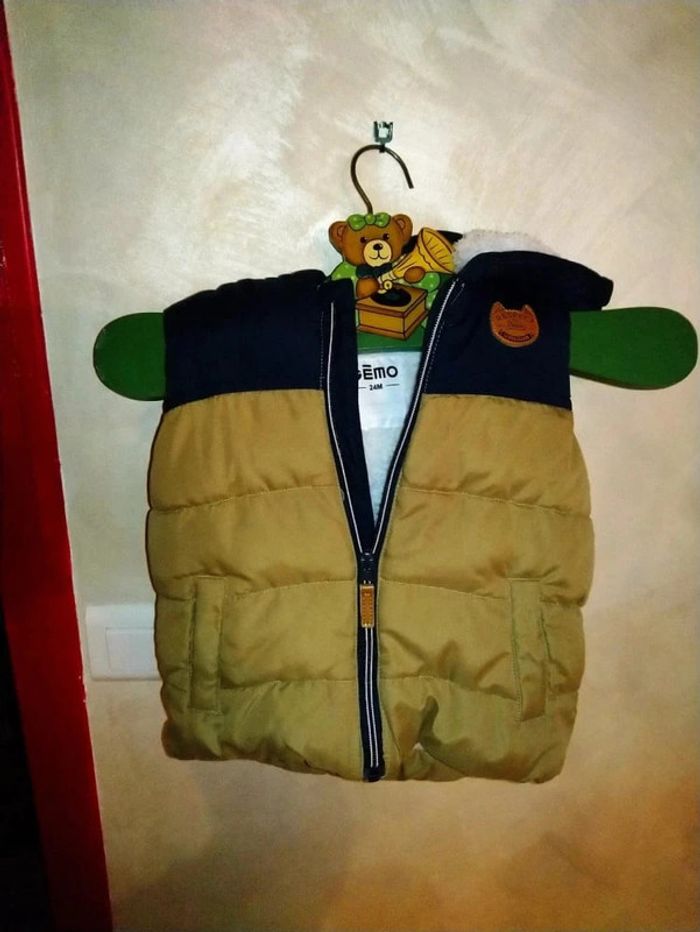 Superbe veste sans manche Gemo très chaude taille 24 mois comme neuve